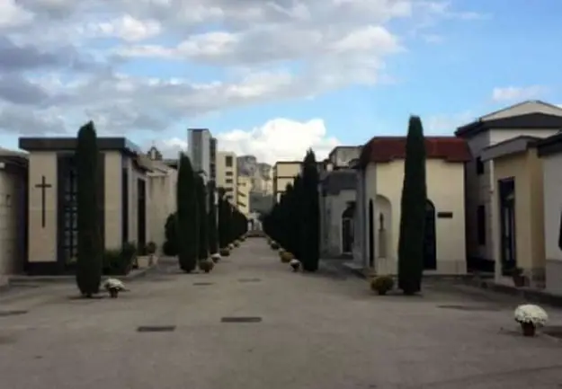 Defunti, parcheggio a pagamento in zona cimitero