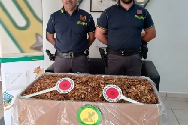 Finanza sequestra un quintale e mezzo di tabacco sulla Statale