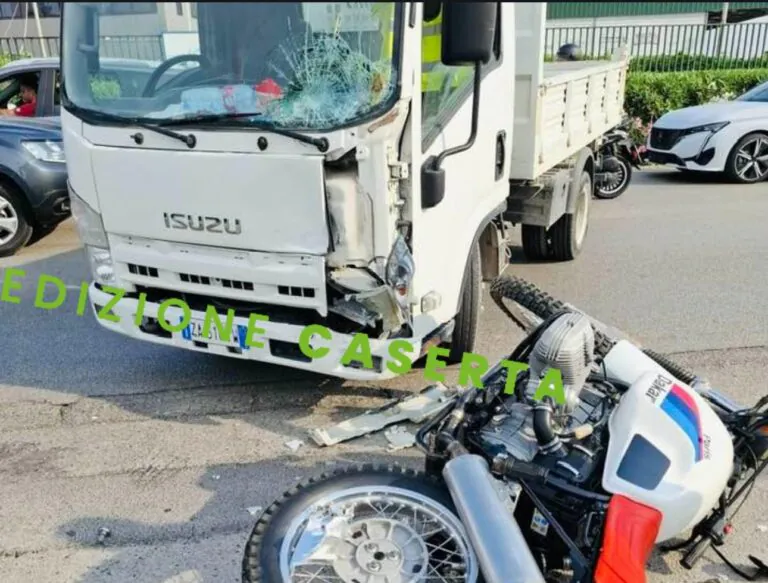 Terribile impatto moto-camion, commercialista casertano trasportato d’urgenza