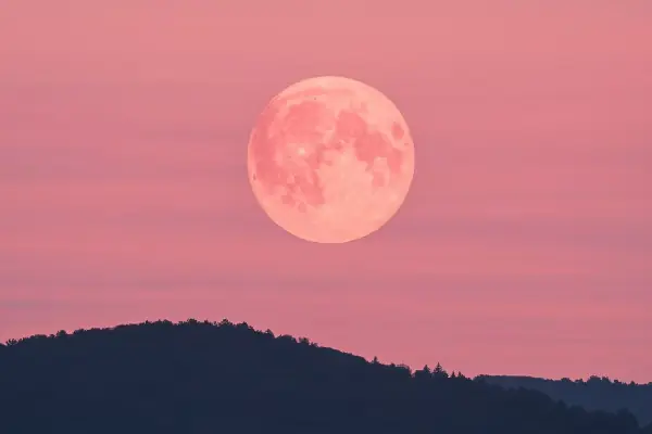 In arrivo la Luna delle Fragole: quando vederla e a che ora