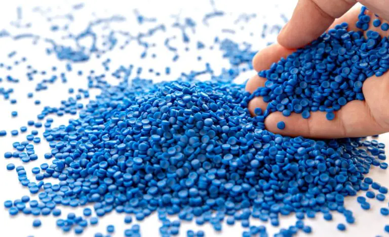 Azienda cerca operai addetti alla lavorazione della plastica