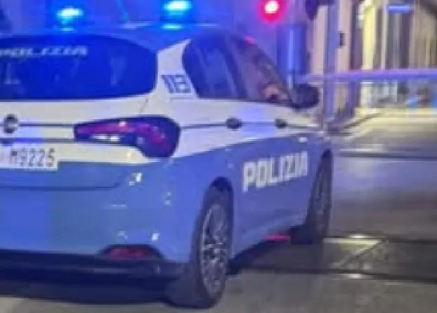 Giovane muore travolto dal treno: l’ipotesi choc