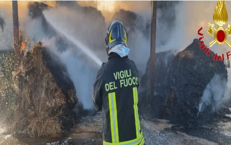 Esplosione in un edificio tra casa e capannone