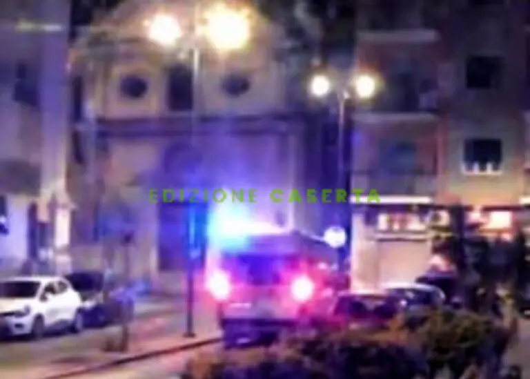 Dramma durante festa di Halloween, 15enne precipita nel vuoto