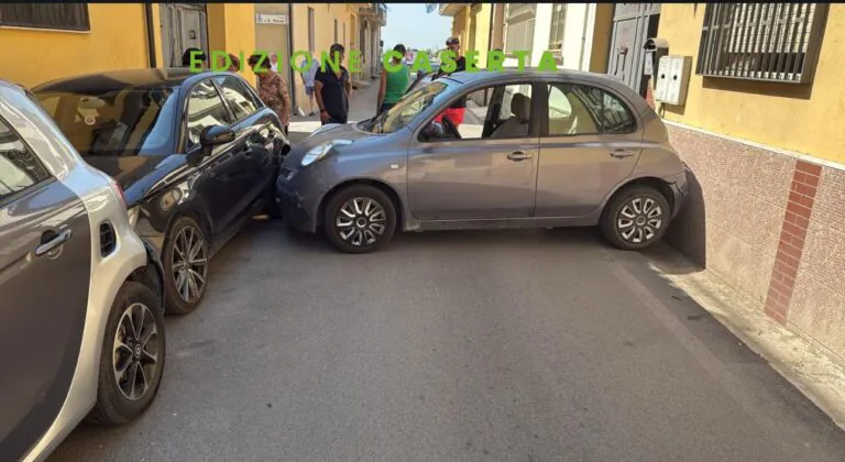 Impatto choc nel vico: donna ferita
