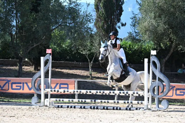 Luigia Cerreto vince il Torneo del Grifondoro: giovane promessa del salto ostacoli