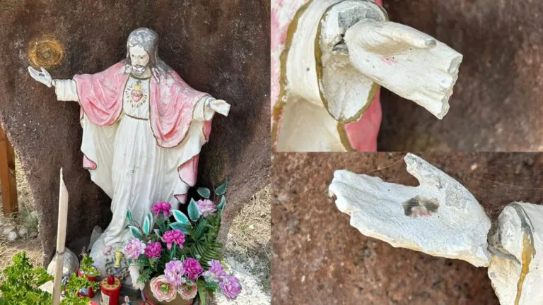 Danneggiano la statua di Cristo ai piedi del monte: “Pure i santi non fanno stare in pace”