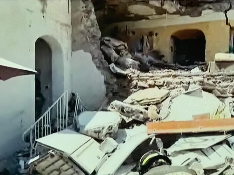 Palazzo crolla dopo esplosione, estratto dalle macerie muore in ospedale. Il nome