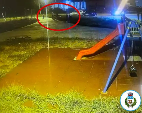 Ecco i vandali che hanno devastato la panchina a Carditello