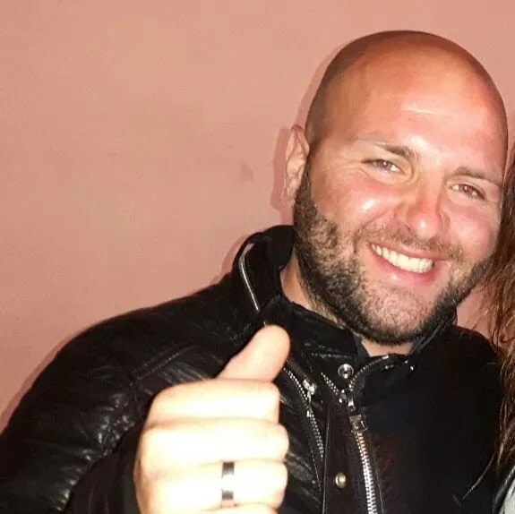 Ennesima tragedia stradale: centauro muore dopo frontale choc