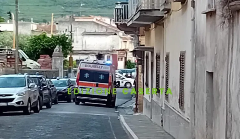 Perde conoscenza nei pressi della chiesa: trasportata in ospedale