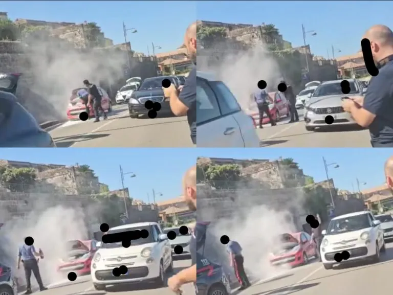Auto in movimento prende fuoco all’improvviso: paura per il conducente