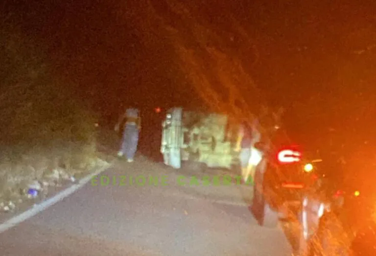 Incidente choc nella valle: 2 giovanissime si ribaltano. Trasportate d’urgenza