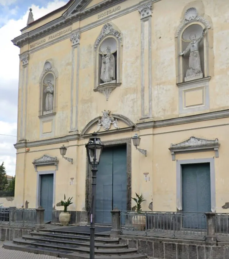 Urla e insulti durante le celebrazioni eucaristiche al Santuario: “Ragazzi privi di rispetto ed educazione”