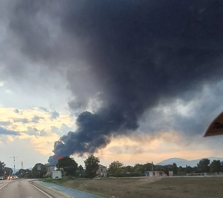 Incendio nell’azienda di rifiuti: Arpac amplia il monitoraggio