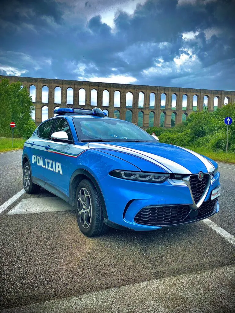 Serata di terrore: giovane donna sta per lanciarsi dai ponti, salvata dalla Polizia