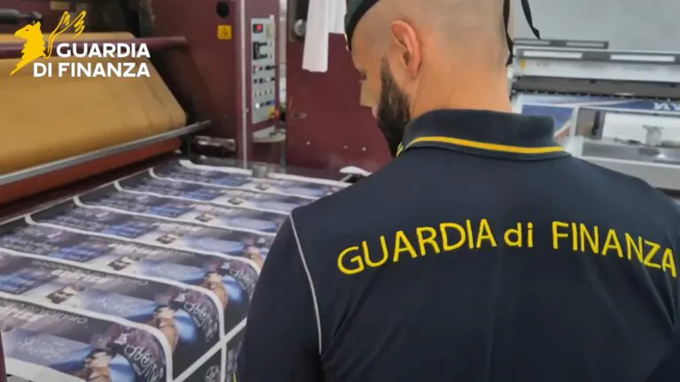 Fabbrica del falso targata Napoli e Geolier, 2 arresti