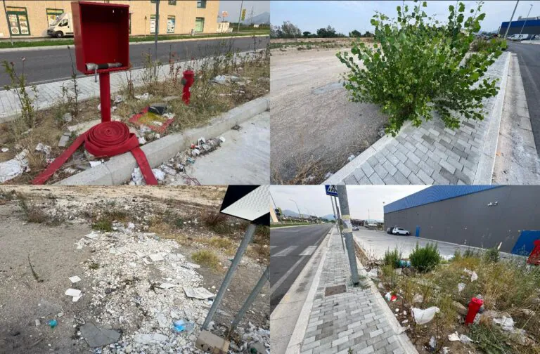 Biglietto da visita sconcertante: centro commerciale come una discarica a cielo aperto