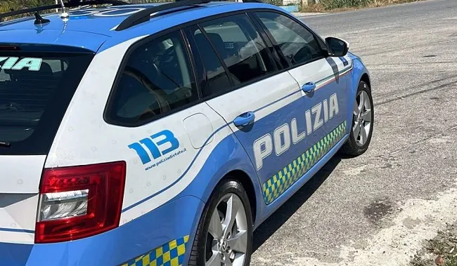 Si reca in un supermercato e scatena il caos: fermato dalla Polizia