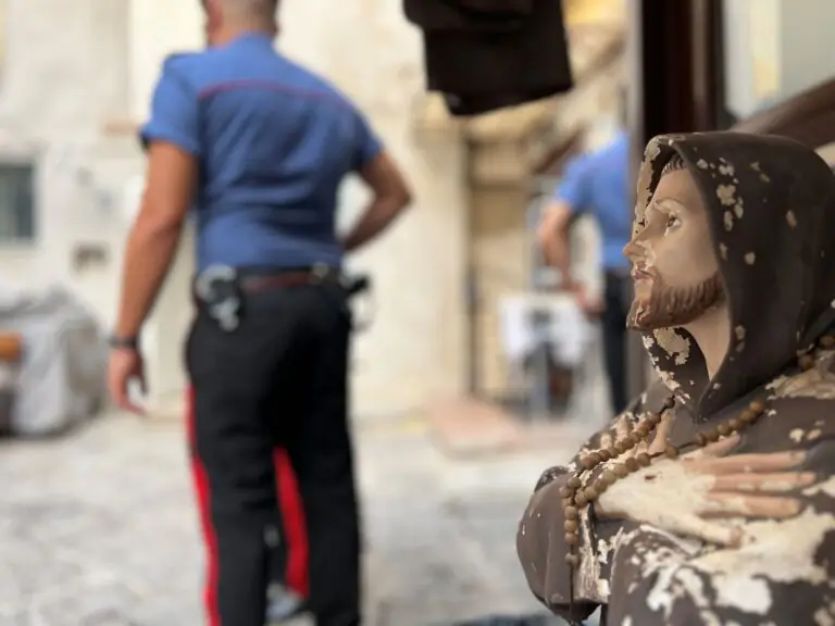 Abusa delle sue nipotine di 6 anni: nonno orco arrestato dai carabinieri
