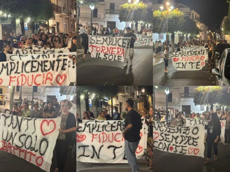 Sindaco ai domiciliari: cittadini scendono in piazza per manifestargli vicinanza