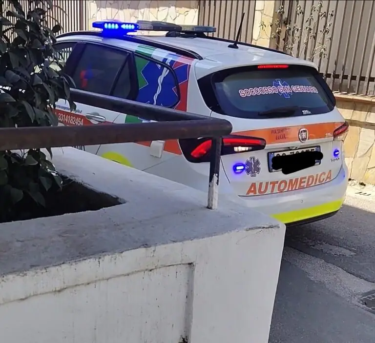 Donna accusa malore in casa, trasportata d’urgenza