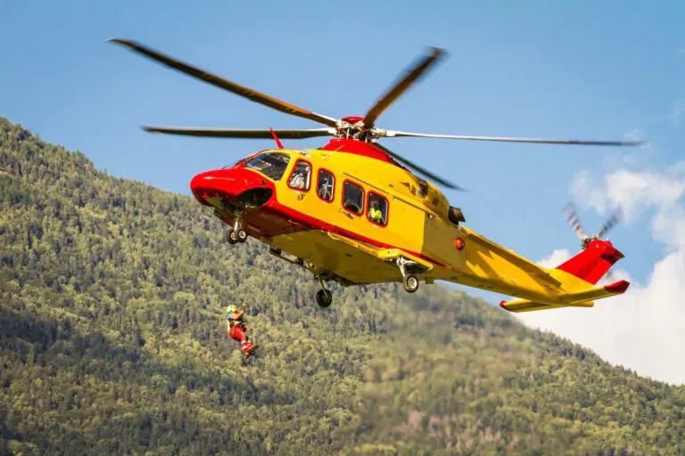 Soccorso in elicottero, lo dimettono e muore davanti all’ospedale