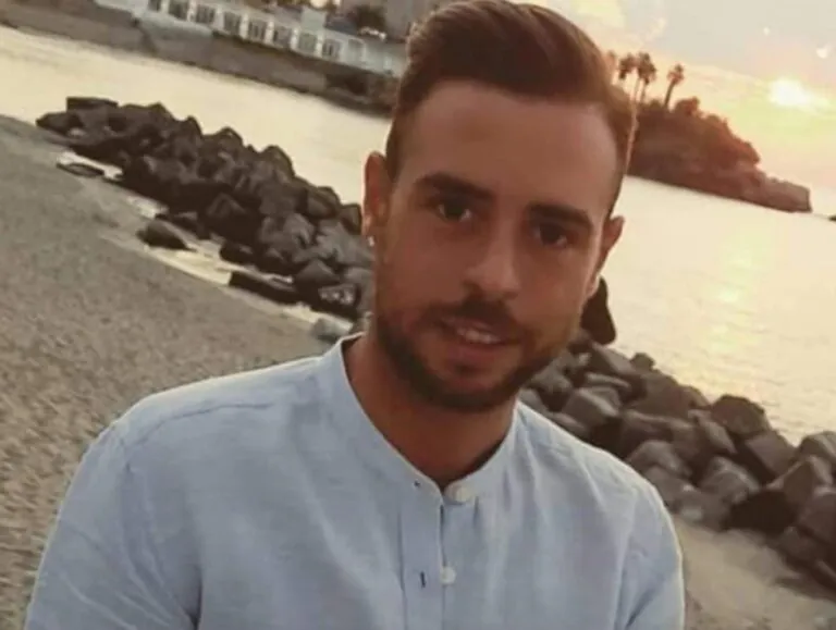 Schianto choc con la moto contro rotonda: 30enne muore dopo un mese di lotta