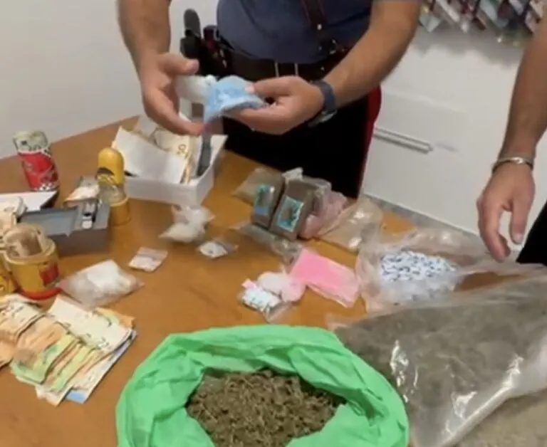 Droga nelle mani di incensurati, arrestato ausiliare del traffico