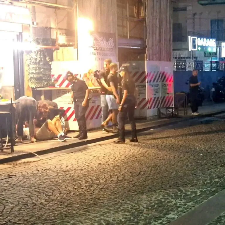 Sparatoria in strada, centrati padre e figlio