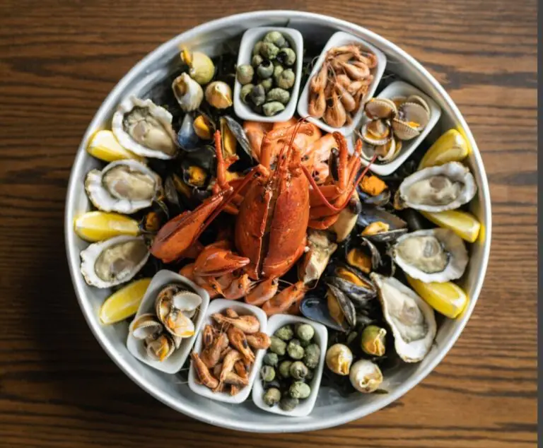 Pranzo domenicale al ristorante, 9 intossicati dai frutti di mare