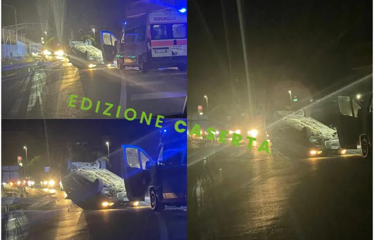 Auto ribaltata nel solito punto: arriva ambulanza