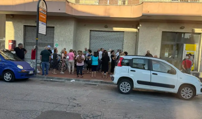 Le Poste ancora chiuse, piove sul bagnato nella città affossata dai soliti noti
