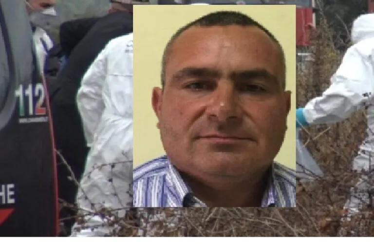 Uccide moglie e figlio, la reazione durante l’interrogatorio
