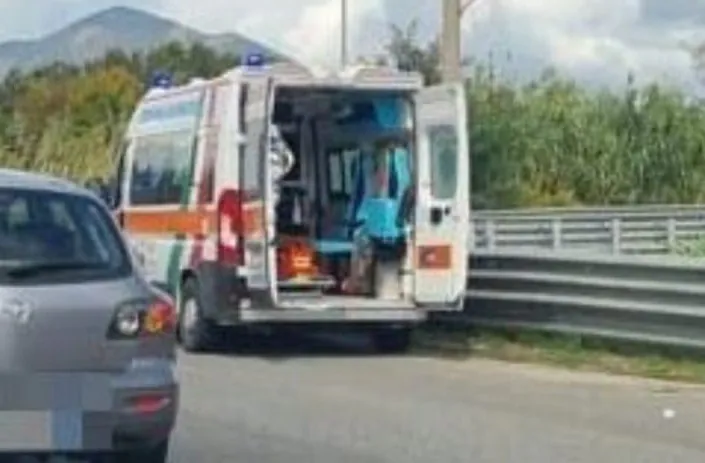 Scappa dall’ospedale: giorni dopo lo trovano sulla Statale