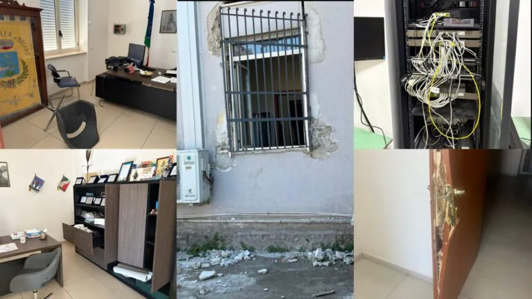 Raid al Municipio: distruggono tutto e portano via computer e modem