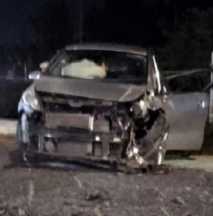Sbanda e finisce contro il muro di una casa: paura per il conducente