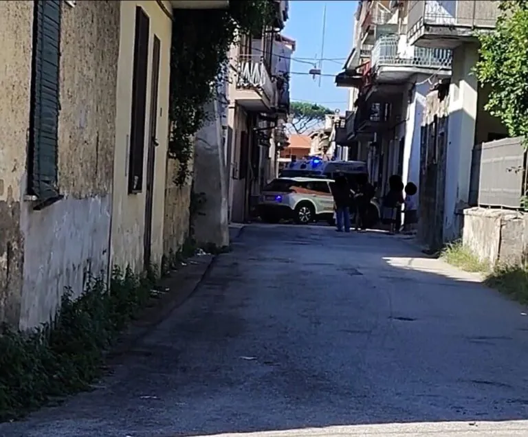 Dramma in città: accusa malore in strada e muore