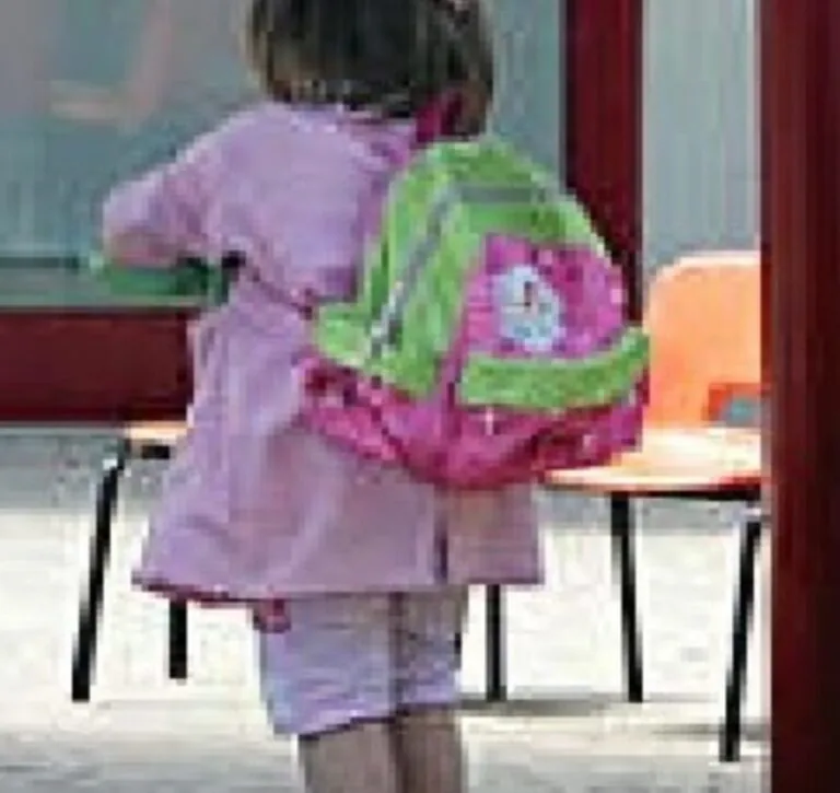 Bimba di 2 anni resta ferita nell’asilo, trasportata al Santobono