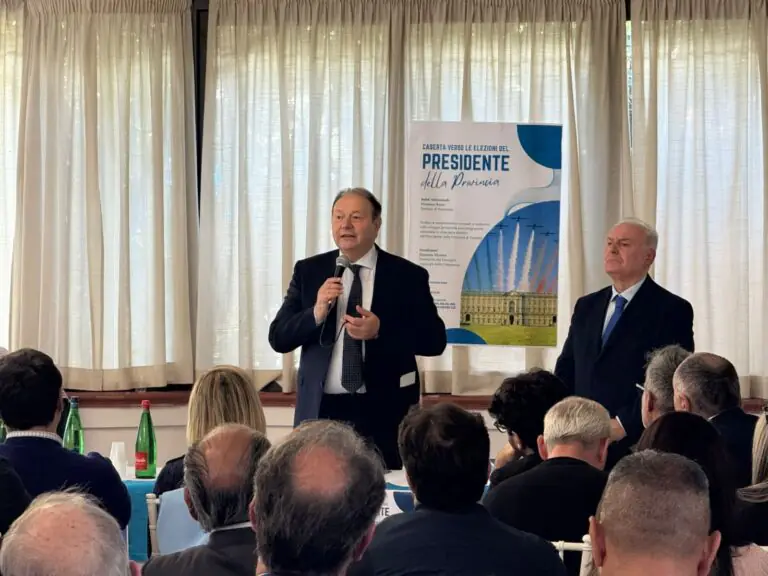 Attesa per l’inaugurazione del comitato elettorale di Oliviero a Santa Maria Capua Vetere