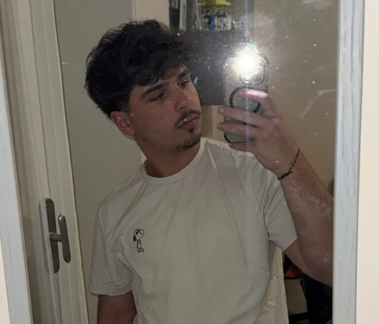 Schianto tragico nella zona della movida: perde la vita ragazzo 17enne. Il nome e la foto
