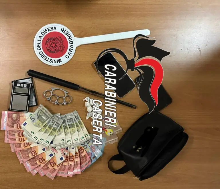 Task force dopo coltellate, giovane trovato con armi e hashish da vendere