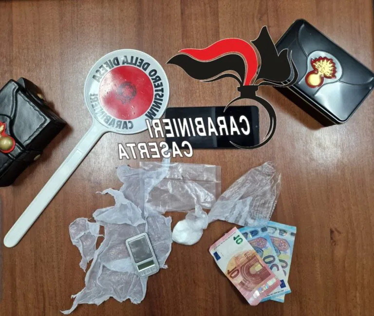 Spaccio a cielo aperto, preso con la coca
