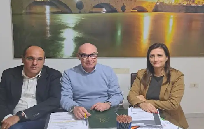 Impianto stoccaggio rifiuti non pericolosi in zona agricola, scoppia il caso