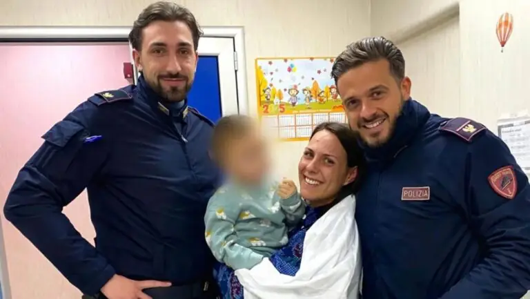 Bimbo in crisi respiratoria: salvato in extremis da 2 poliziotti eroi