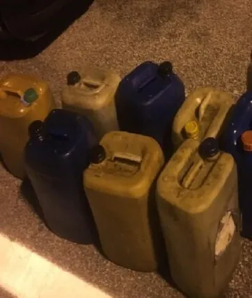 Sorpresa mentre ruba gasolio dalla ditta: nei guai operatrice ecologica