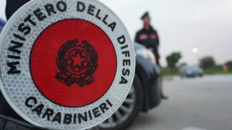 Carabinieri chiudono un bar per ordine pubblico