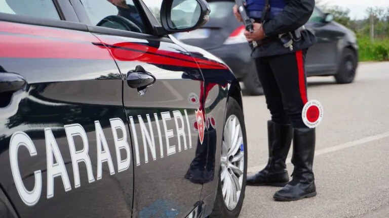 Coltelli e droga, fermati dai militari