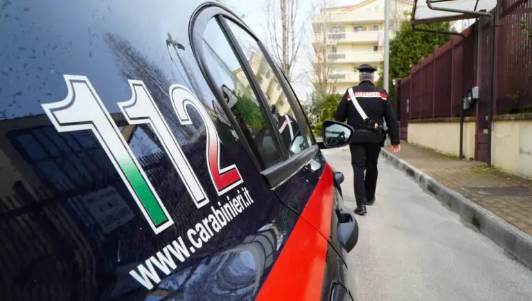 Fermati dopo rocambolesco inseguimento con borse griffate