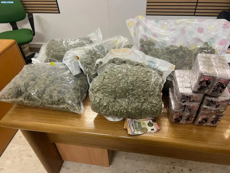 Fermato corriere della droga con 10 chili di stupefacenti in auto